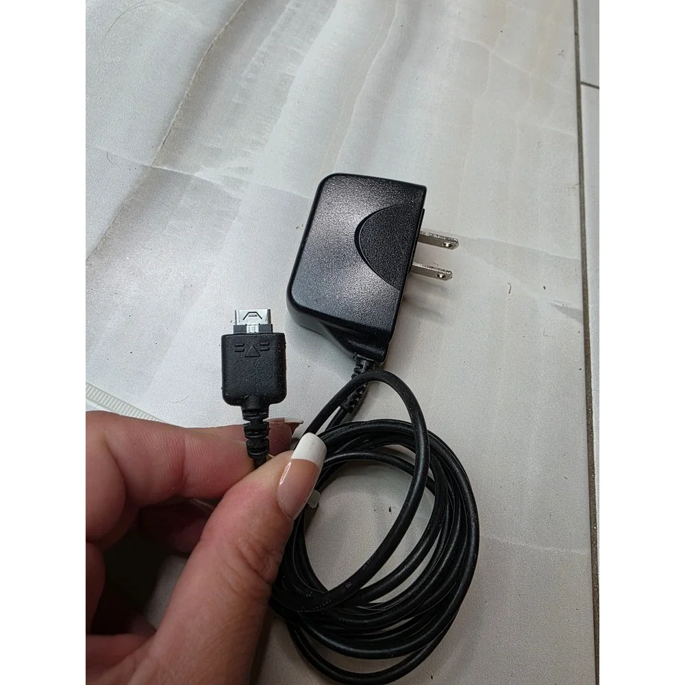 LG Travel Adapter STA-P52WR Wall Charger 5.1V 0.7A Proprietary Connector A5‎